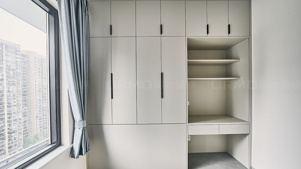 現代風-薔薇國際