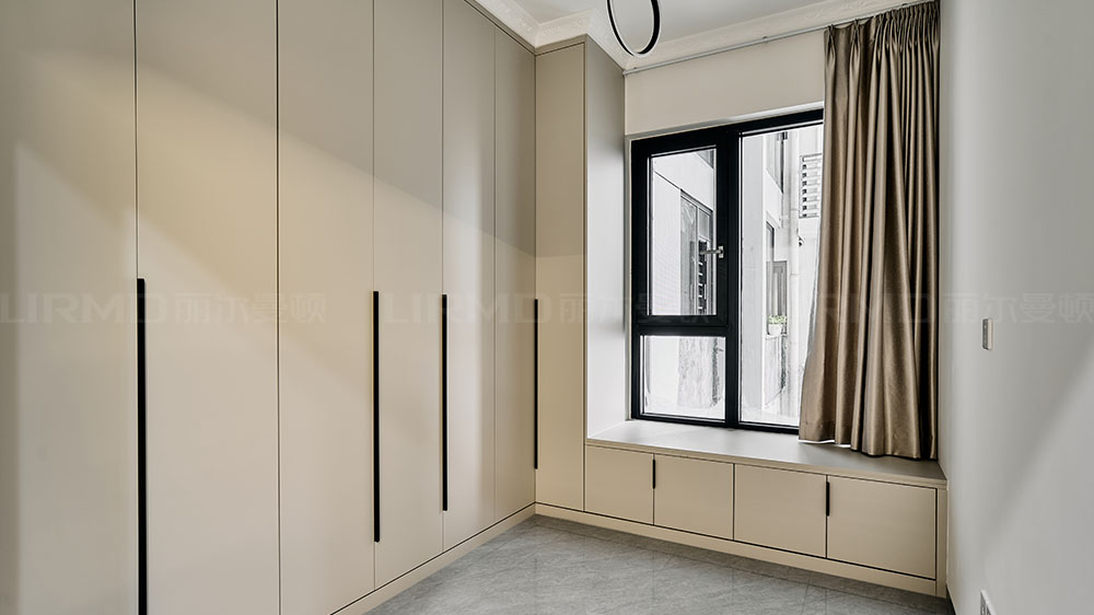 現代風-薔薇國際