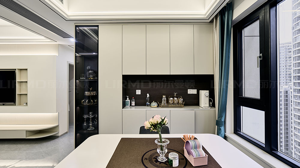 現代風-薔薇國際